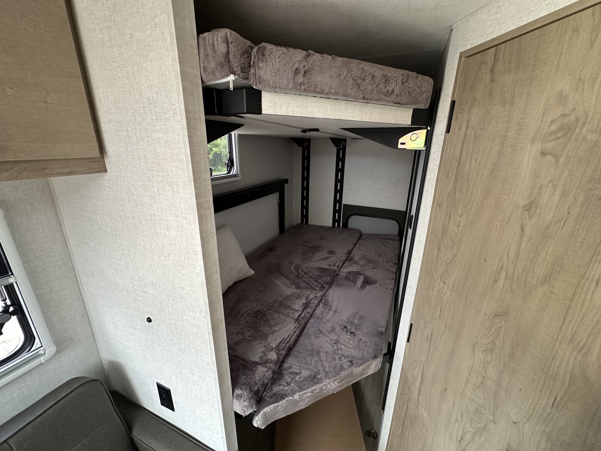 2027 Ember RV Overland Series 190MSL - Image 9
