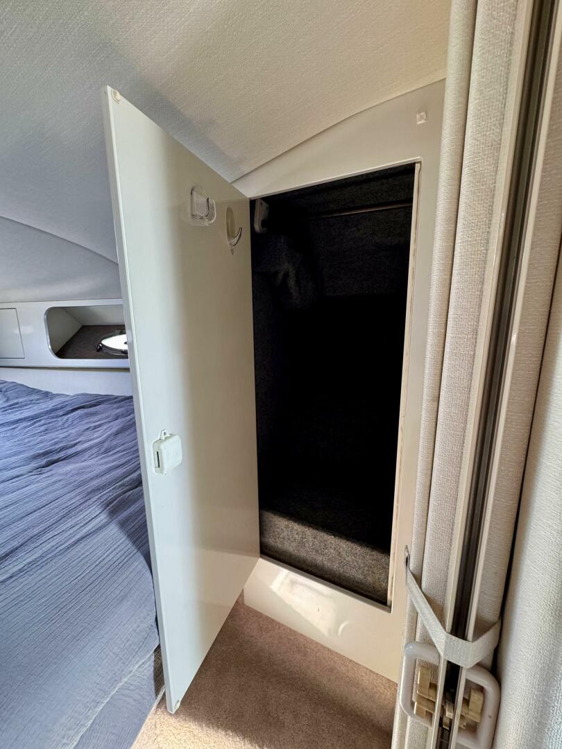 1996 Wellcraft 45 Excalibur - Image 17