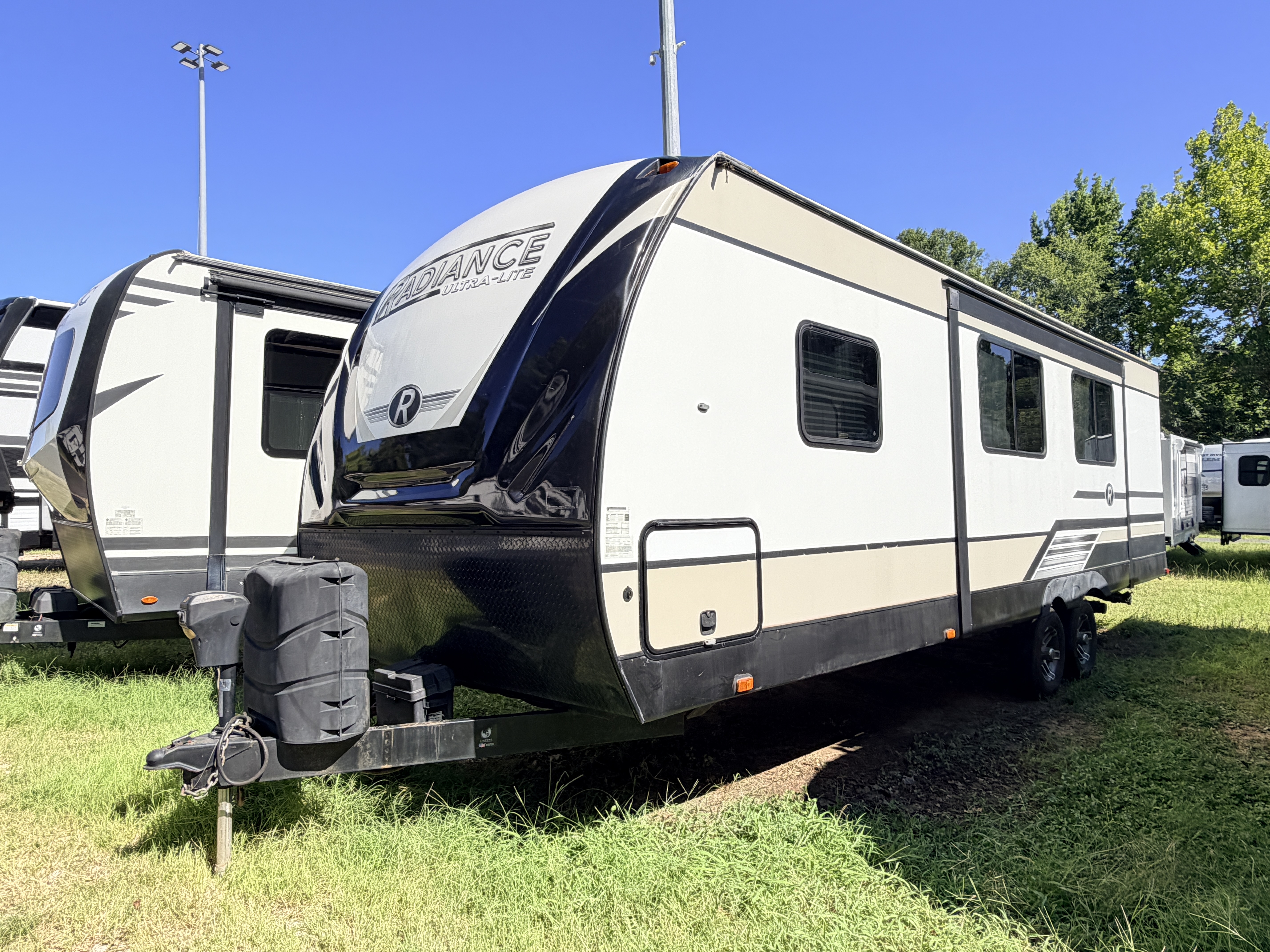 2019 Cruiser RV Radiance Ultra-Lite R-25RB - Image 3