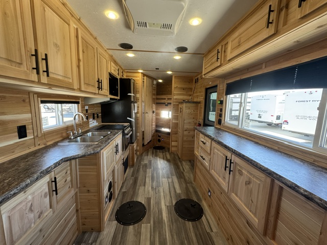 2027 ICE CASTLE RV EXTREME III 8X21 - Image 23