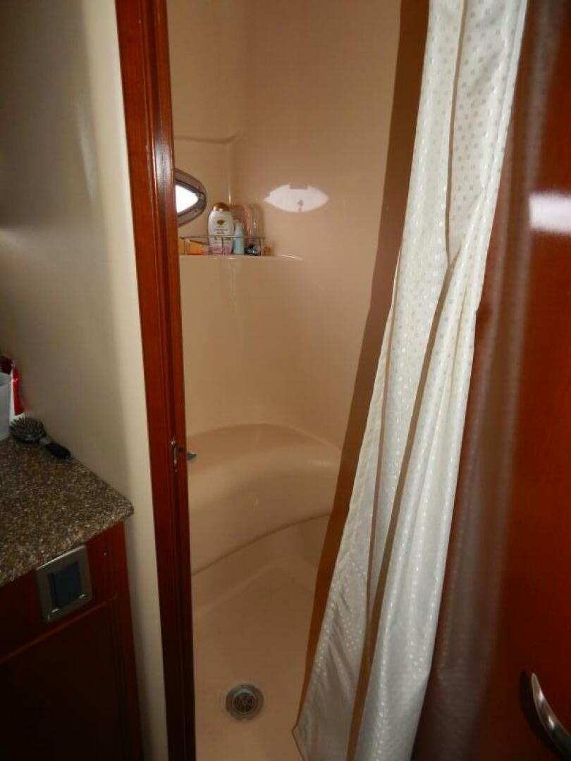 2005 Meridian 408 Motor Yacht - Image 24