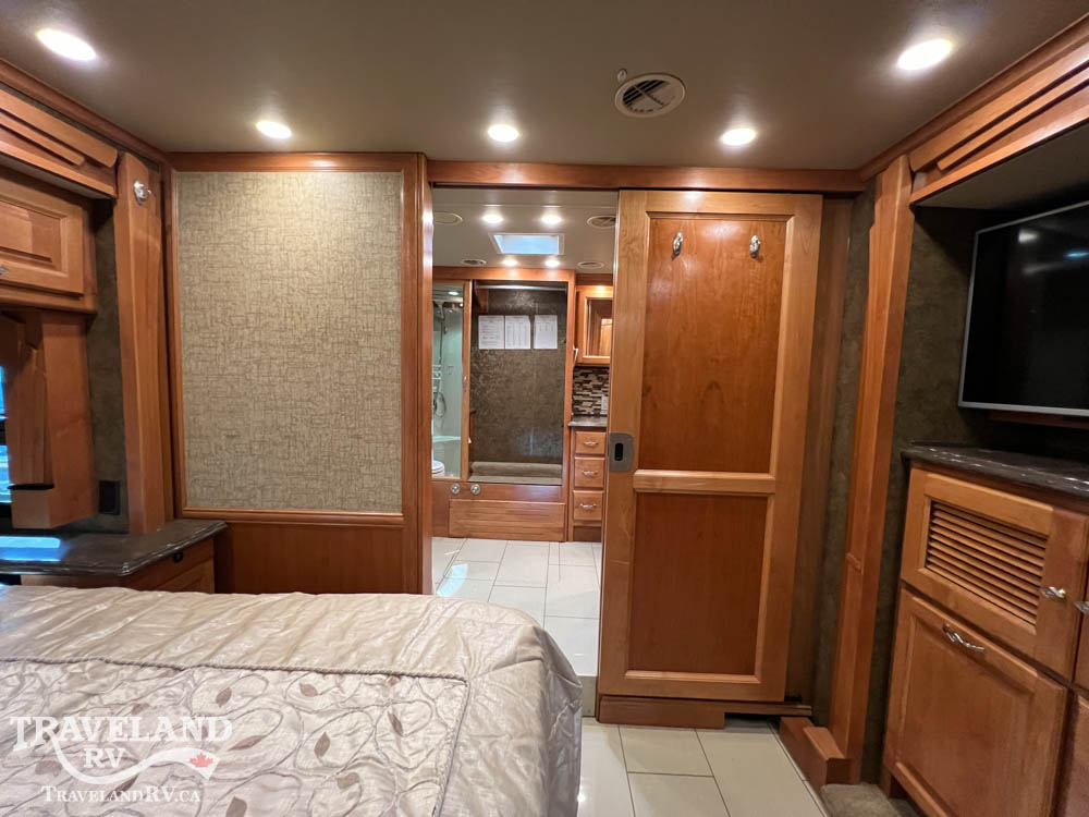 2015 Tiffin Phaeton 42 LH - Image 39