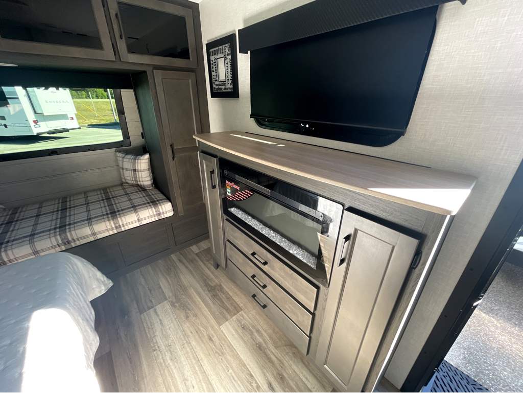2026 VENTURE RV SPORTTREK 302VRD - Image 12