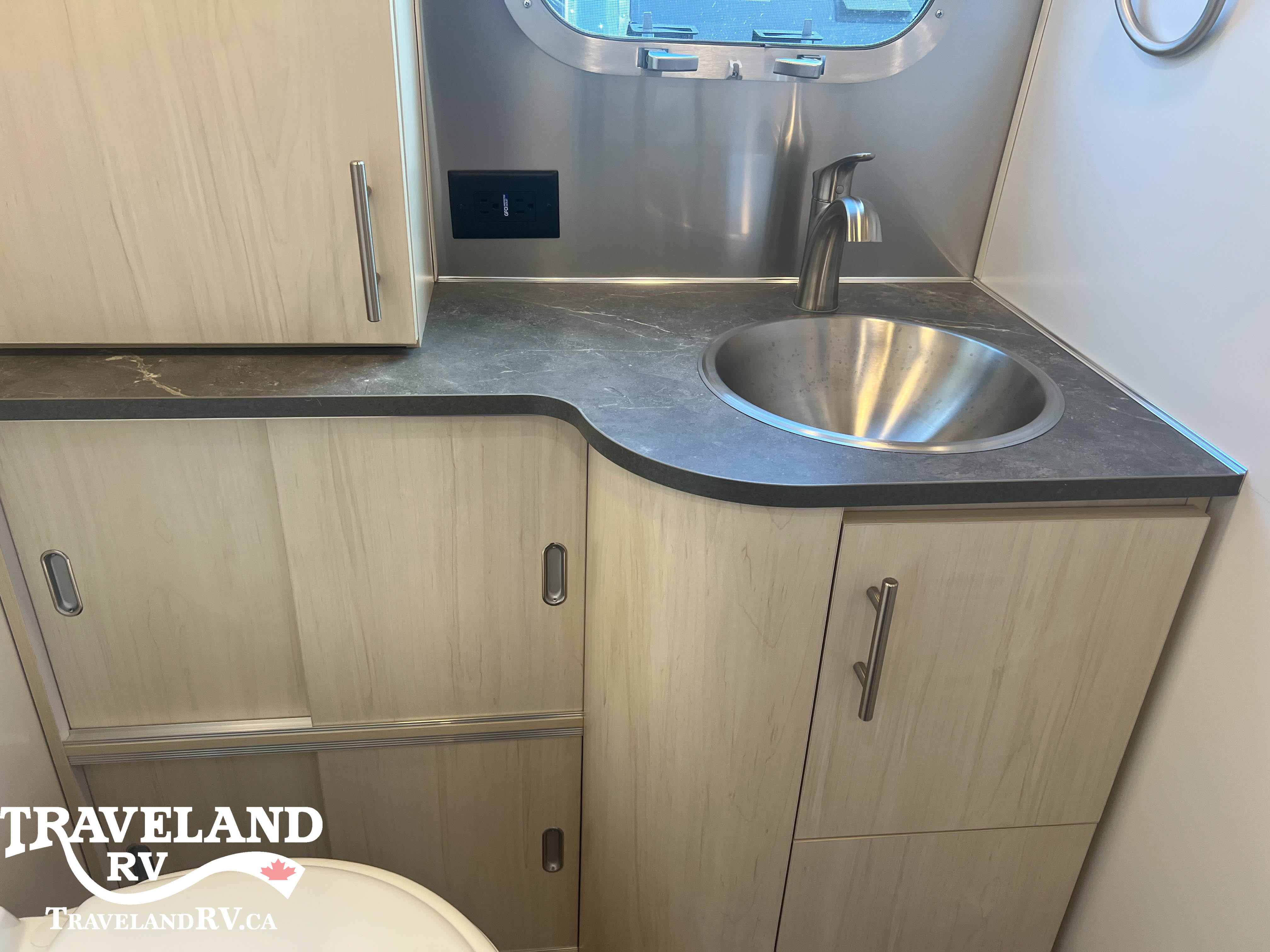 2026 Airstream Flying Cloud 27FB - Image 28