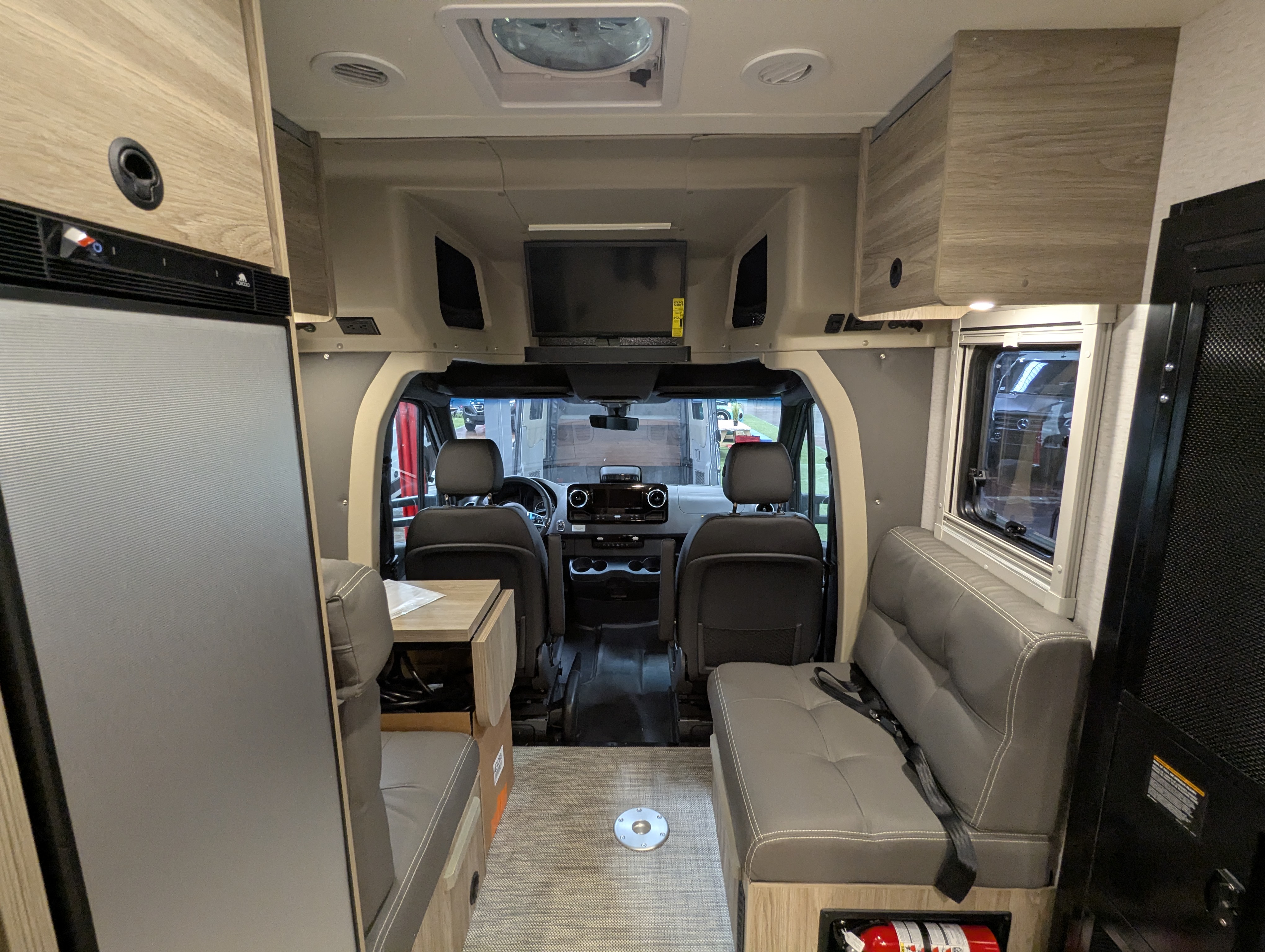 2026 Winnebago EKKO Sprinter 23B AWD - Image 25