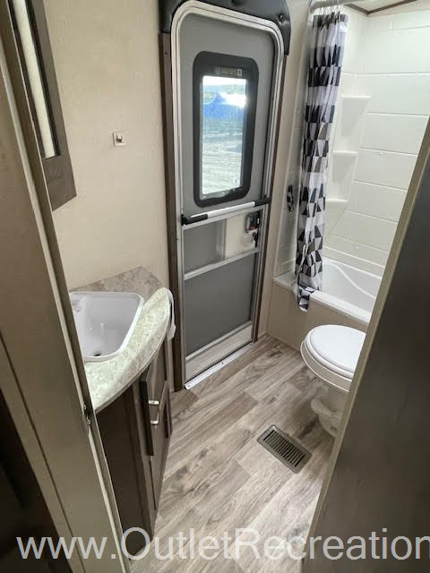 2018 Forest River Salem Hemisphere GLX 309BOK - Image 15