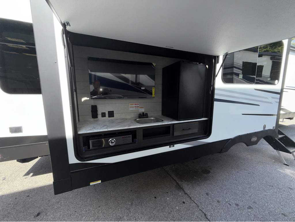 2026 VENTURE RV SPORTTREK 343VIK - Image 5