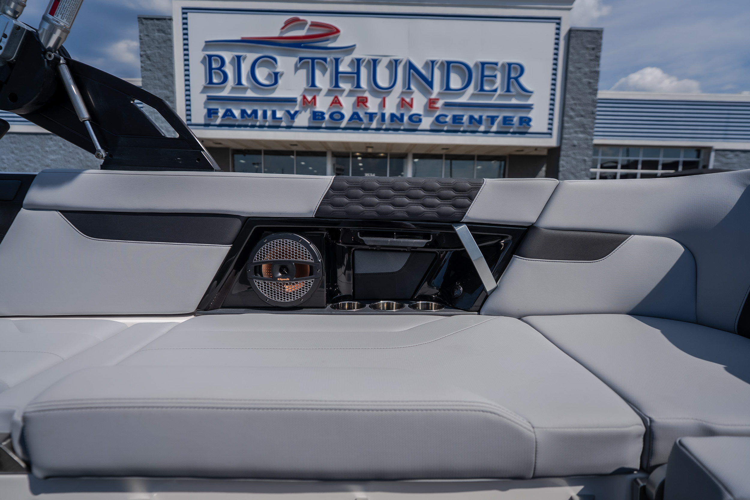 2024 MasterCraft XT25 - Image 67