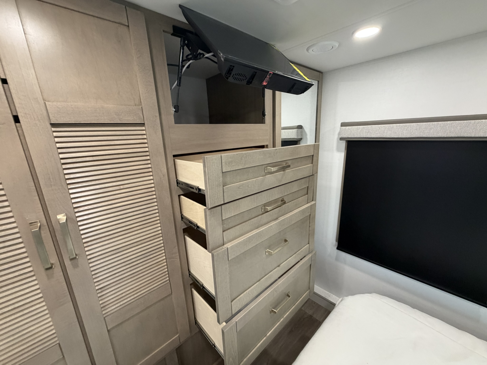 2027 JAYCO GREYHAWK 29MV - Image 45