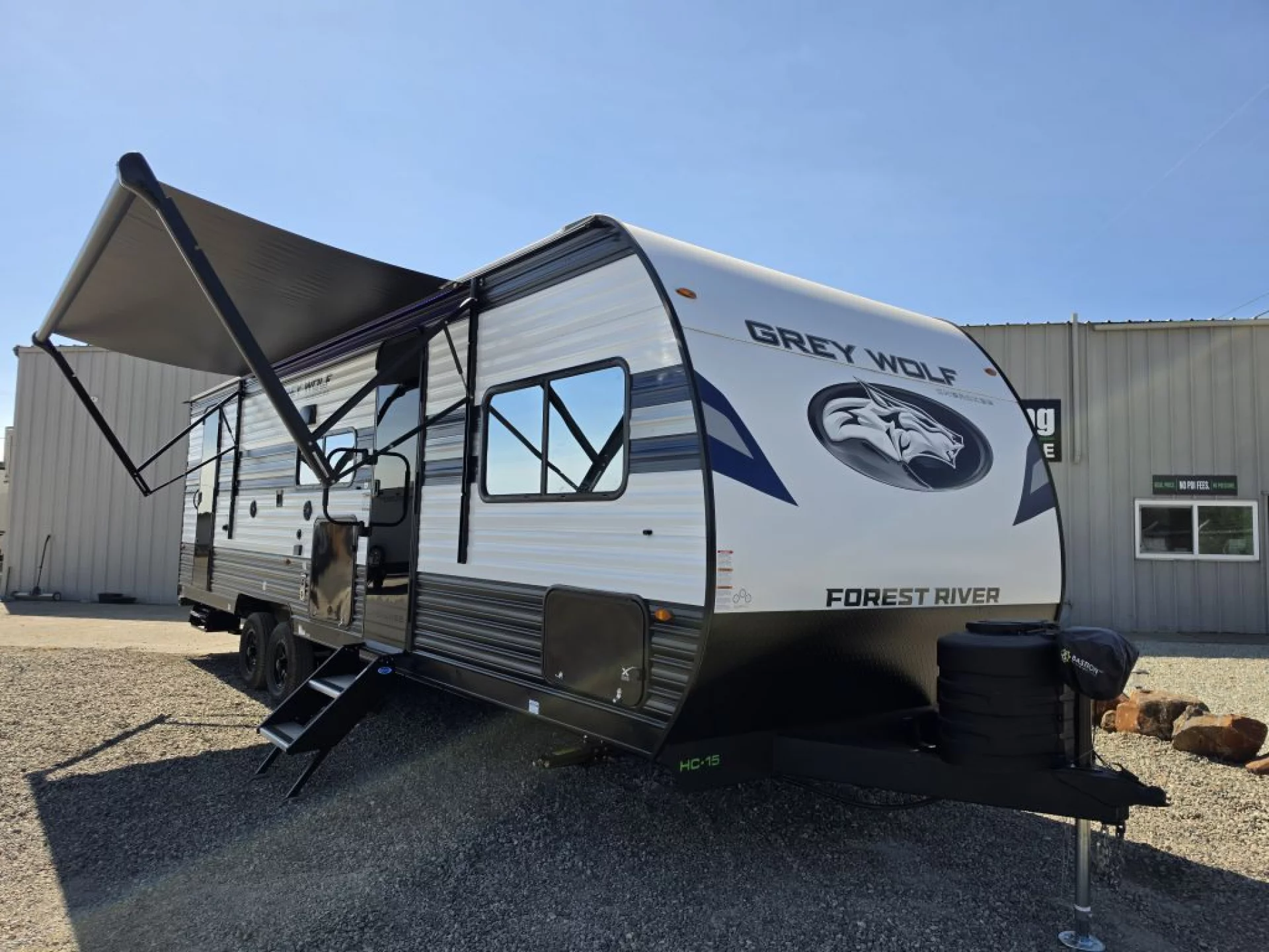 2027 FOREST RIVER CHEROKEE GREY WOLF 26DBH - Image 2