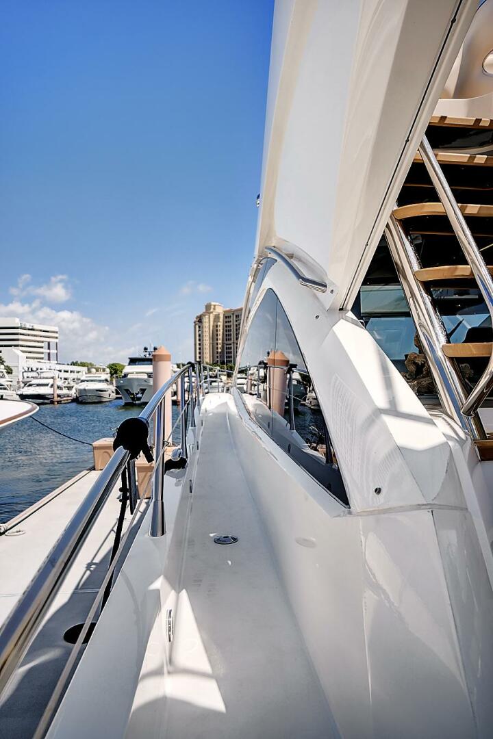 2017 Sunseeker 68 Sport Yacht - Image 6