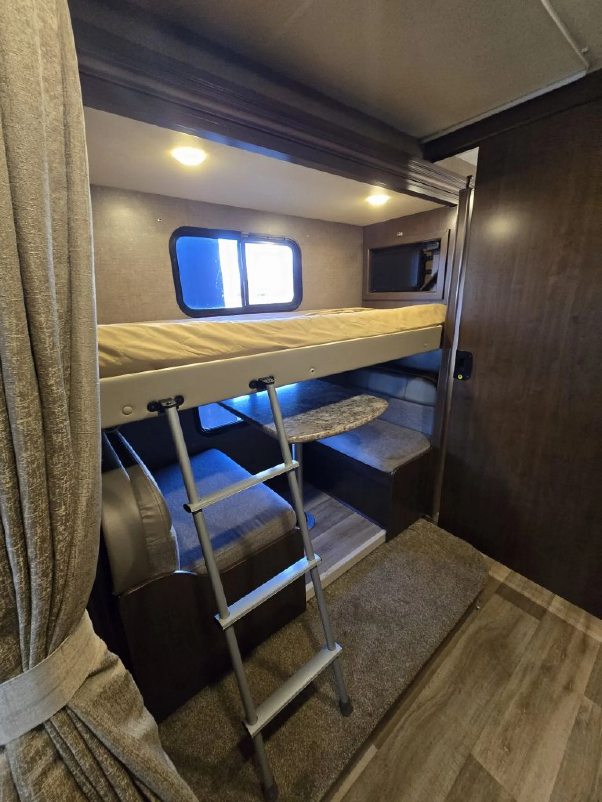2019 THOR MOTOR COACH FREEDOM ELITE 30FE - Image 6