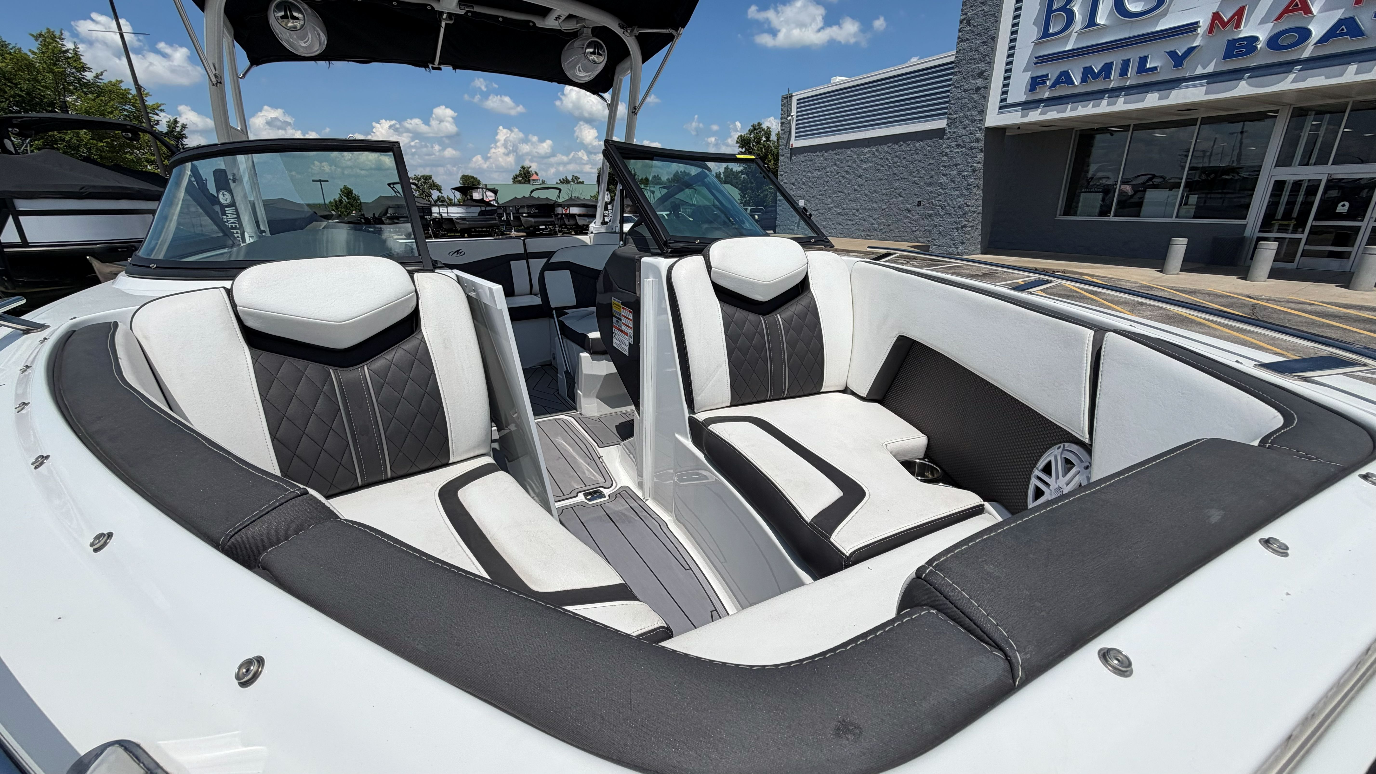 2023 Monterey 238 Super Sport - Image 9