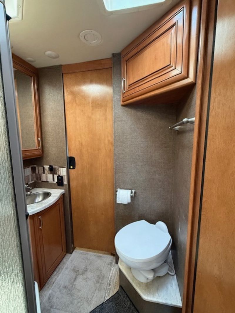 2017 Thor Motor Coach Four Winds Super C 35SB - Image 17