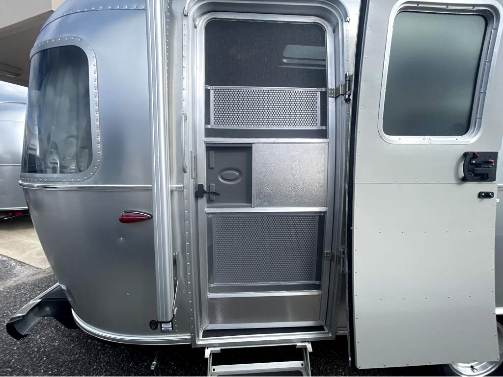 2026 AIRSTREAM GLOBETROTTER 27FBT - Image 14