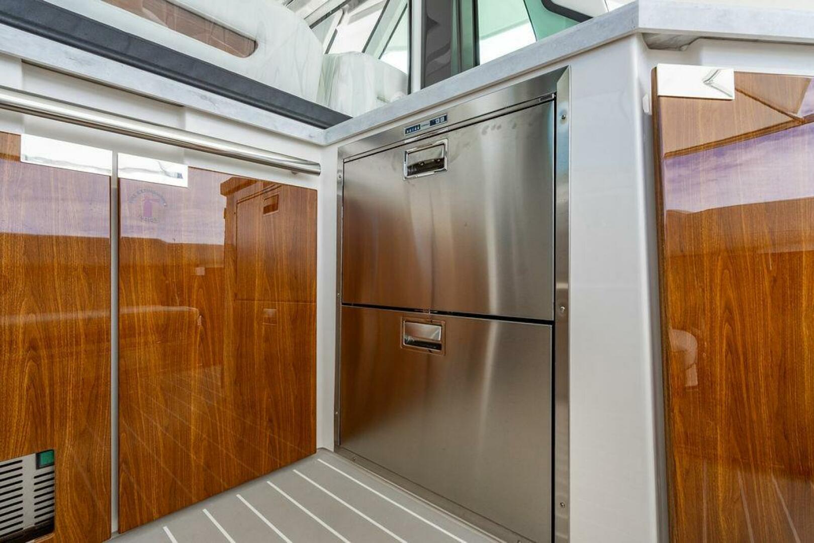 2025 Tiara Yachts 48 LS - Image 27