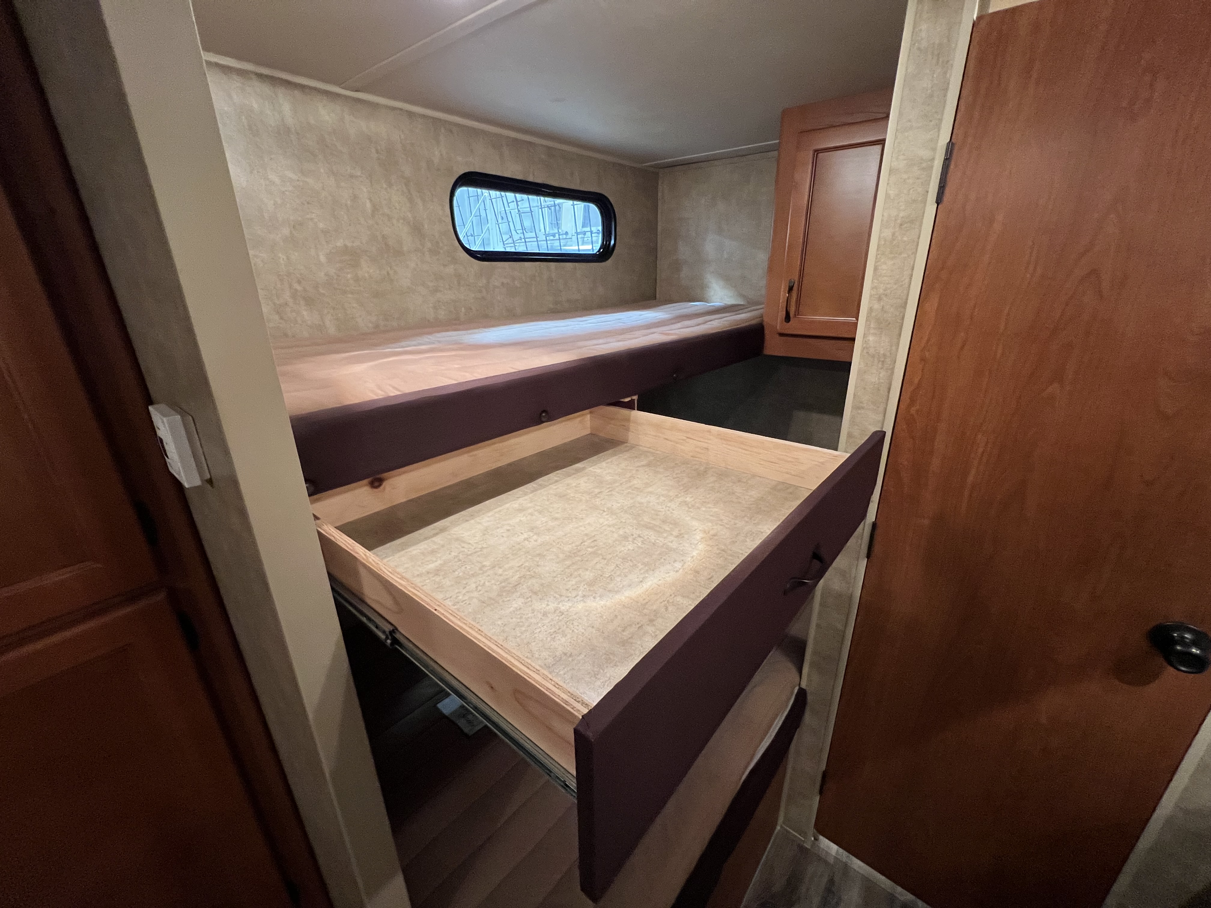 2013 CHEROKEE GREY WOLF 28BHG - Image 18