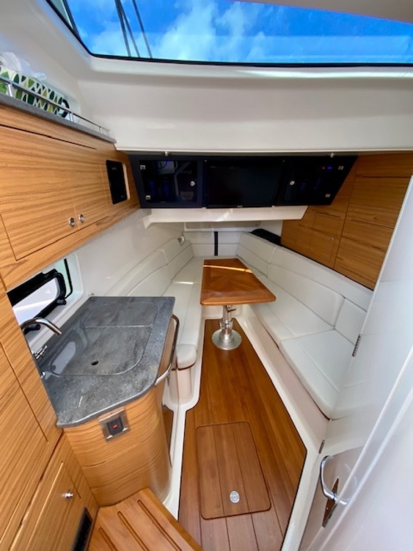 2020 Boston Whaler 380 Realm - Image 20