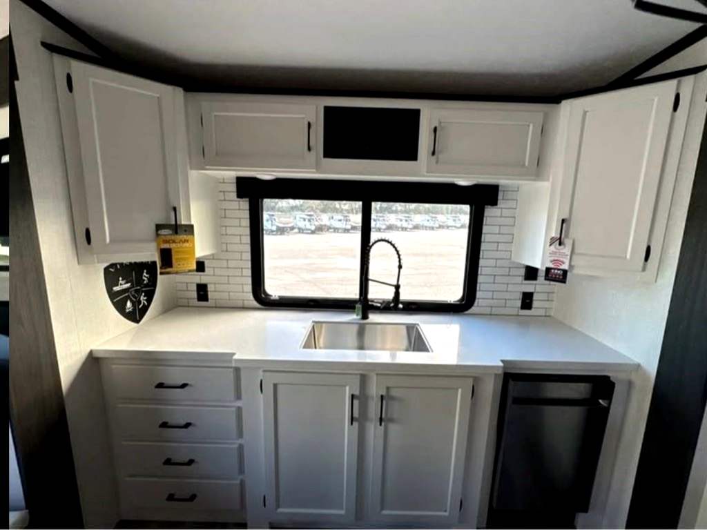 2026 VENTURE RV SPORTTREK 353VRK - Image 8