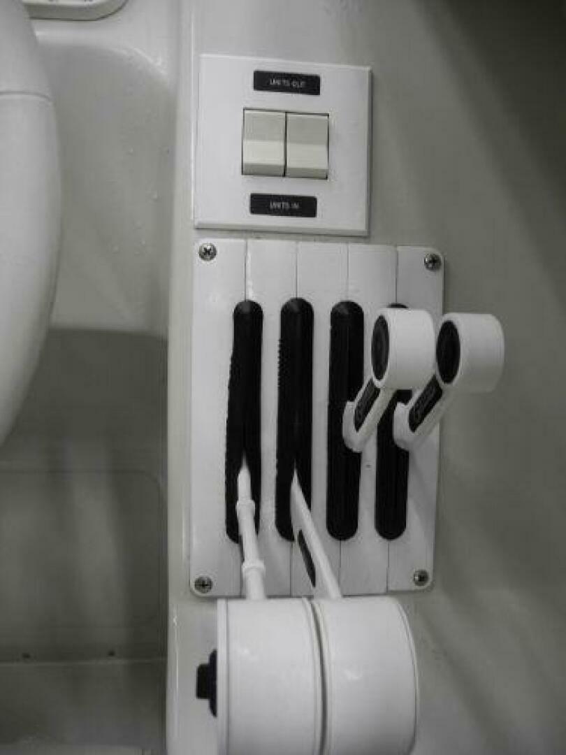 2002 Advantage - Image 13