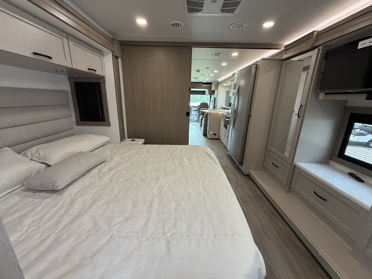 2027 JAYCO PRECEPT 36C - Image 59