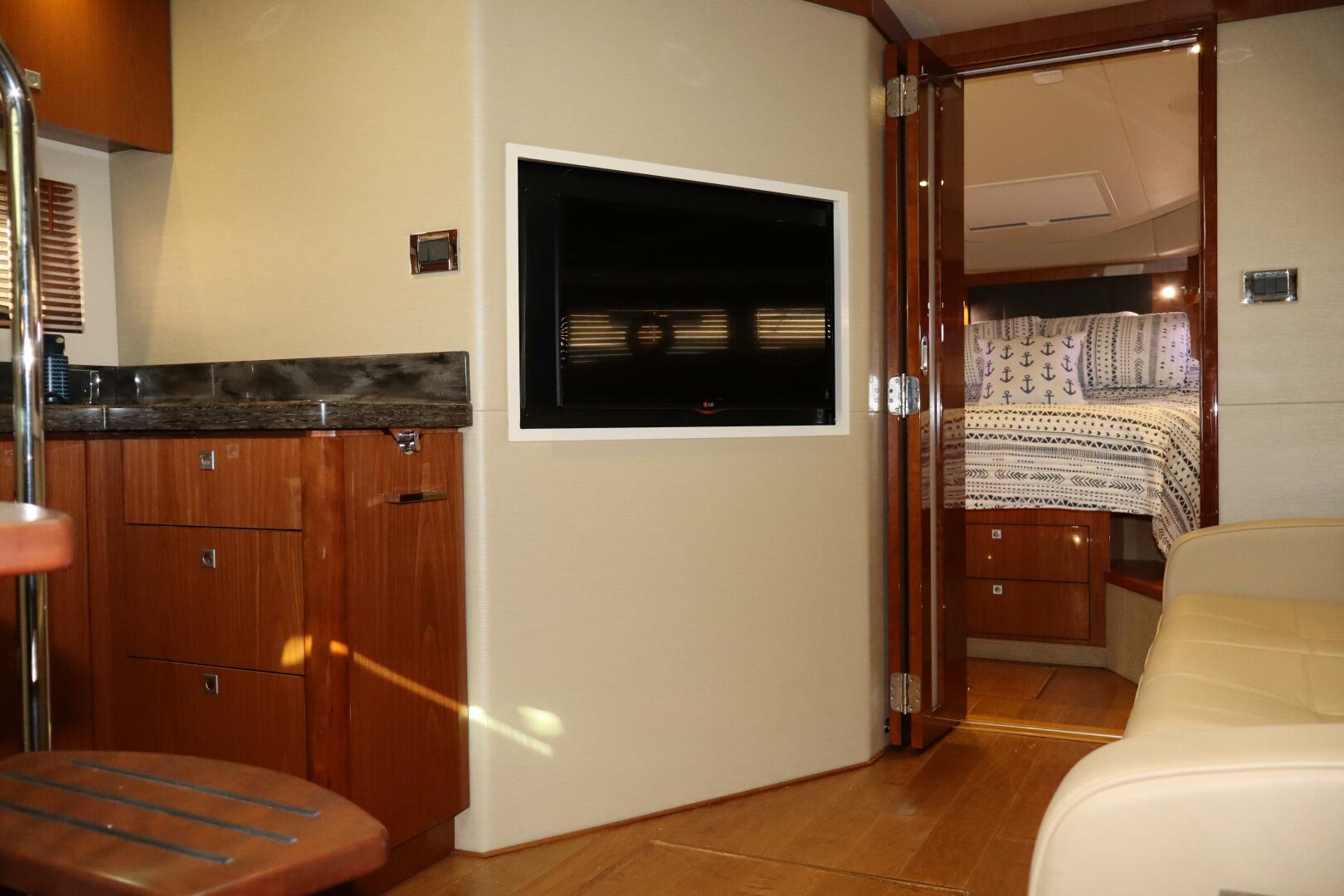 2015 Sea Ray 410 Sundancer - Image 7
