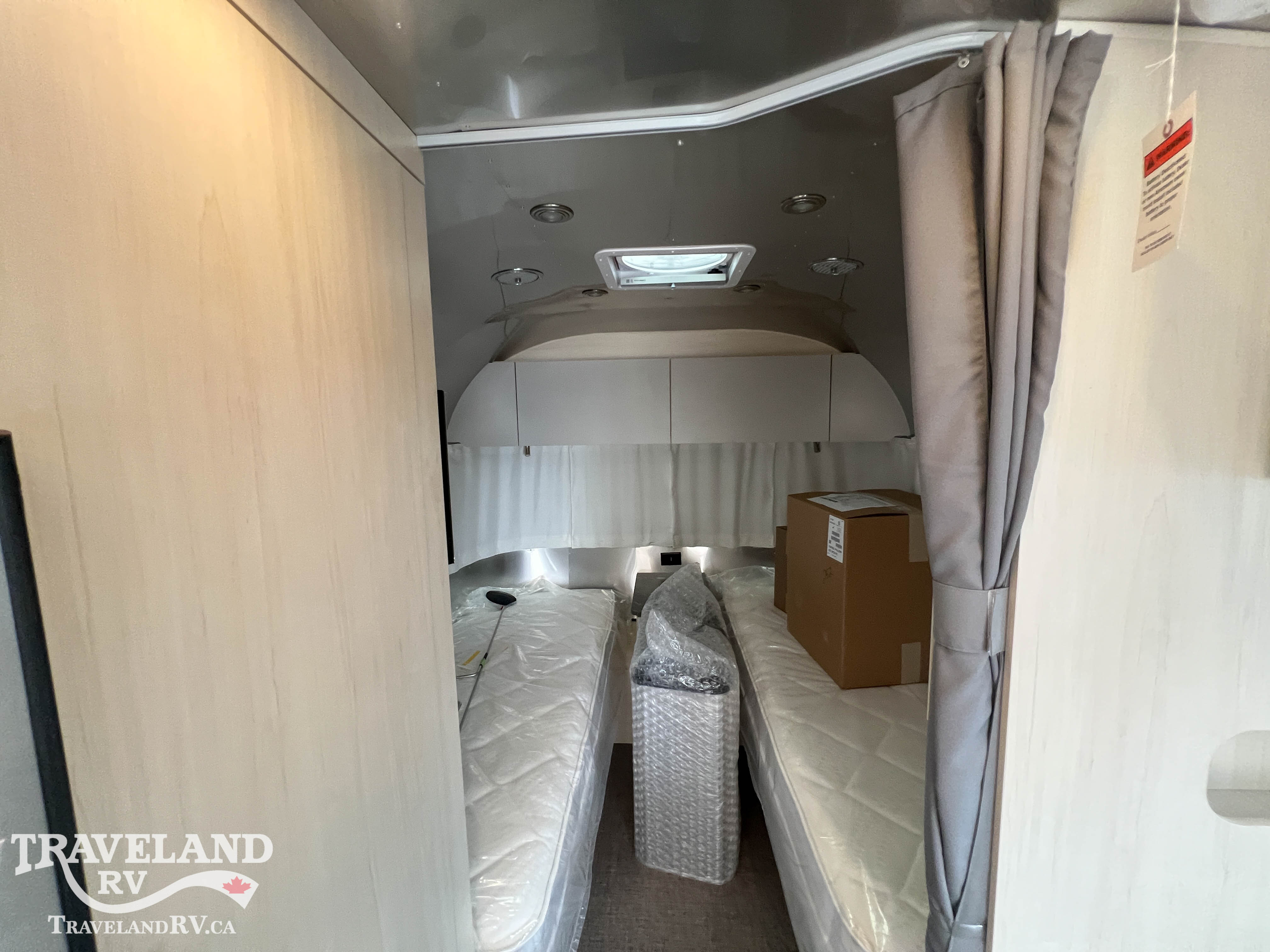 2026 Airstream Flying Cloud 23FBT - Image 21