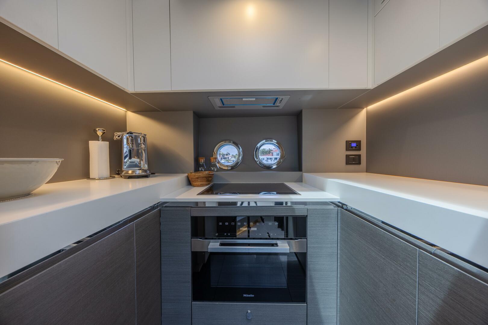 2023 Azimut S8 - Image 43