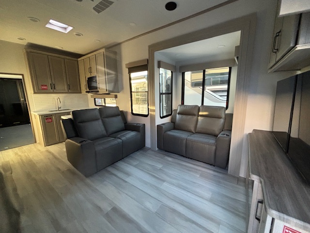 2026 Grand Design Momentum G-Class 415G - Image 16