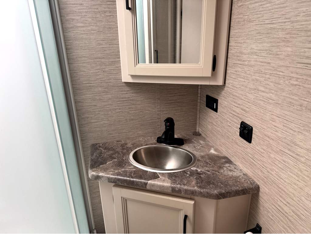 2023 THOR MOTOR COACH CHATEAU 31WV - Image 23
