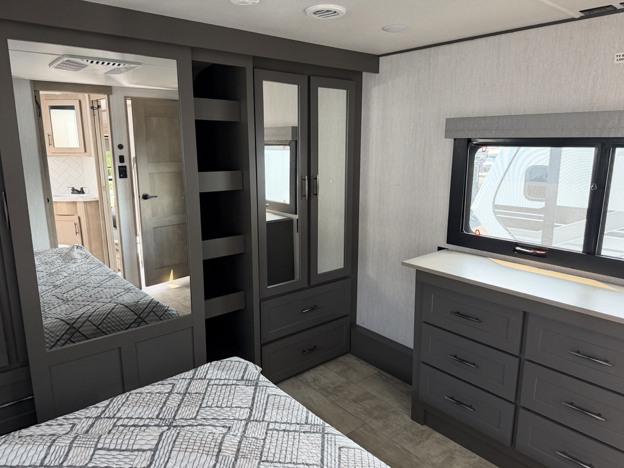 2024 Grand Design Momentum M-Class 351MS - Image 22