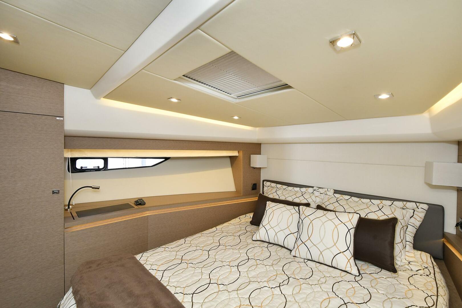 2018 Prestige 560 Fly - Image 50