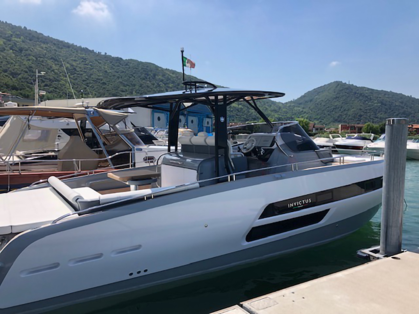 2018 Invictus 370 GT - Image 4