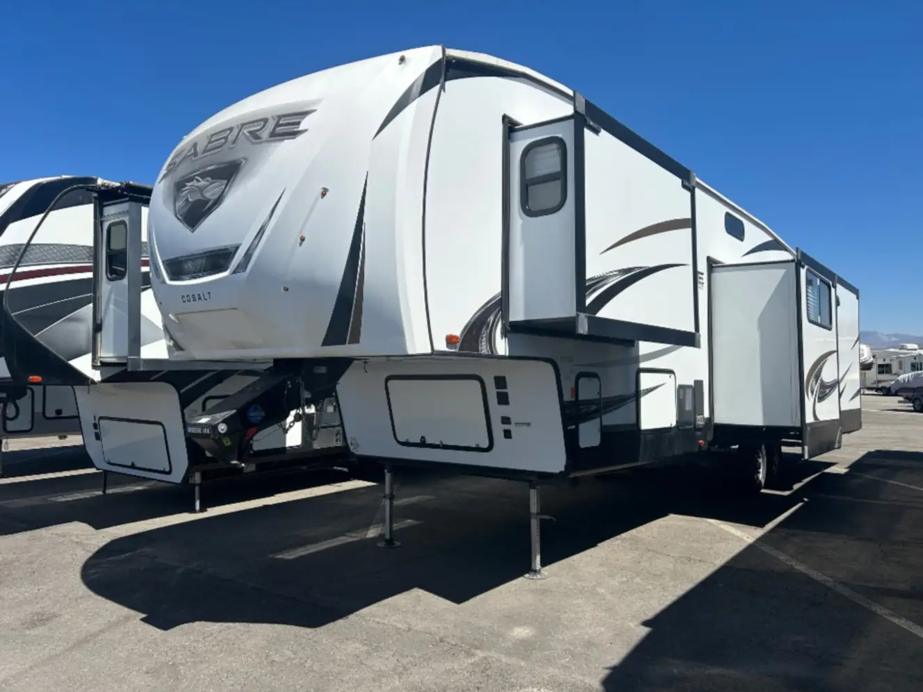 2021 FOREST RIVER SABRE 36BHQ - Image 4