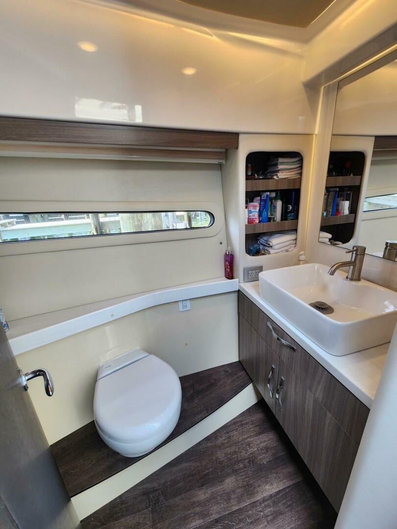 2020 Regal 38XO - Image 13