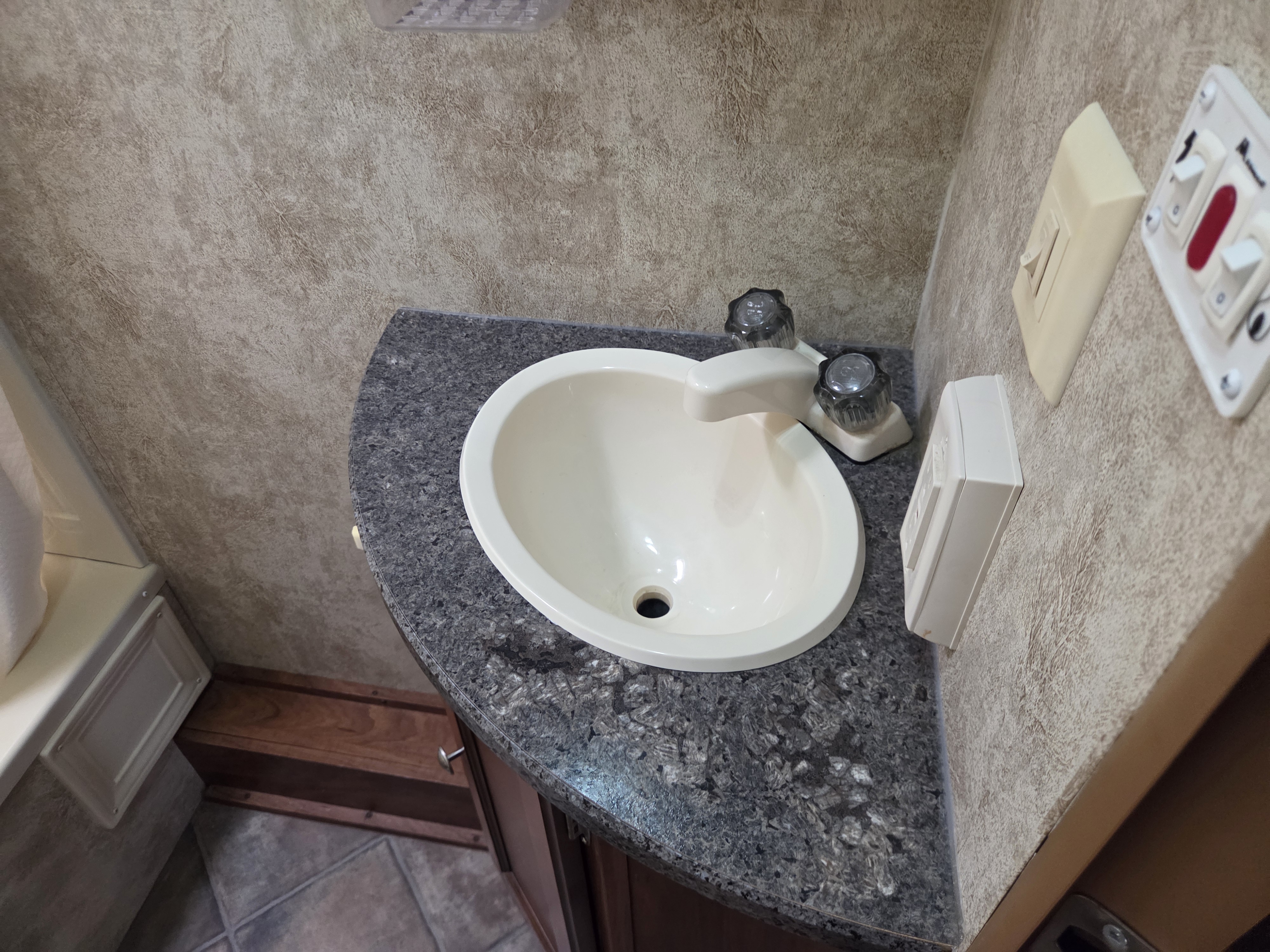 2013 Keystone Passport Super-Lite 280BH - Image 17