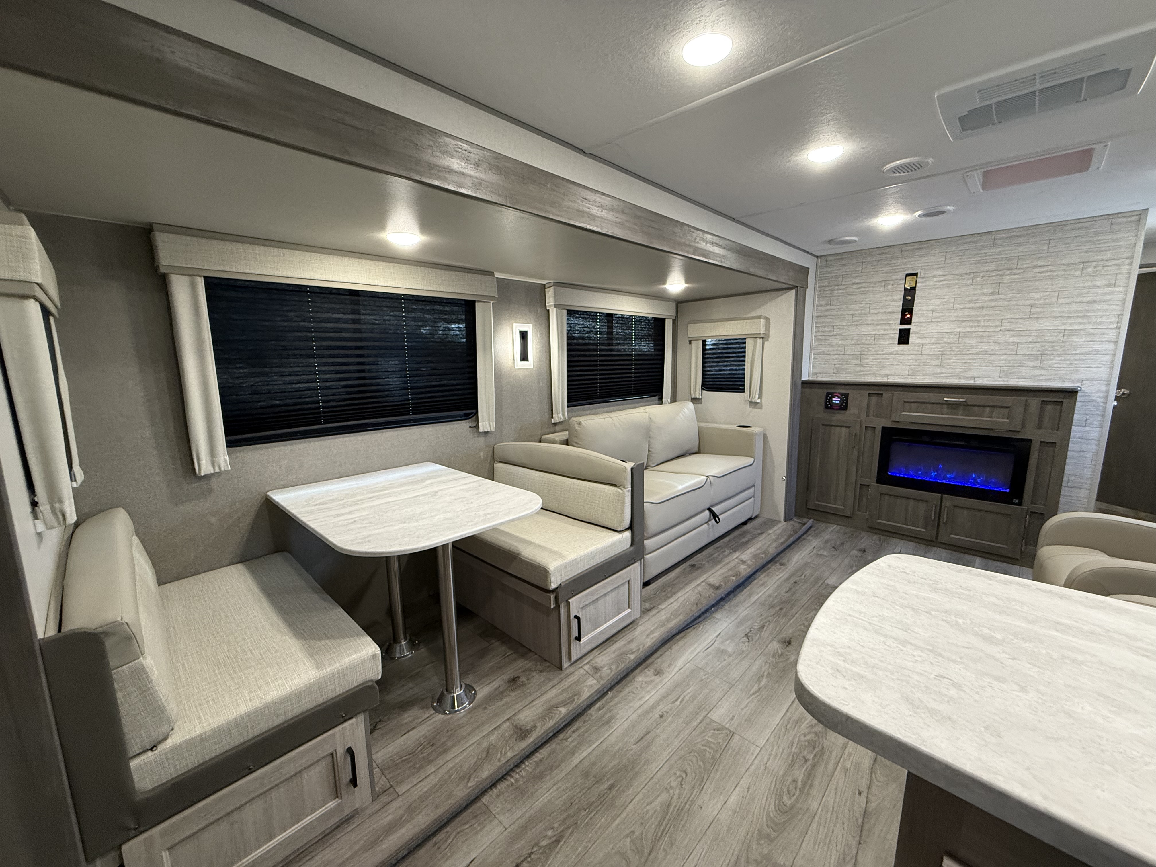 2024 Coachmen Catalina Legacy Edition 303RKDS - Image 13