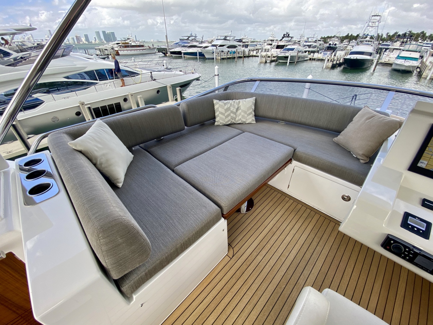 2018 Azimut Flybridge - Image 18