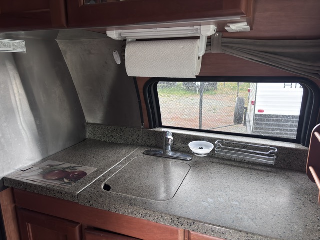 2008 Roadtrek Popular 210 - Image 10