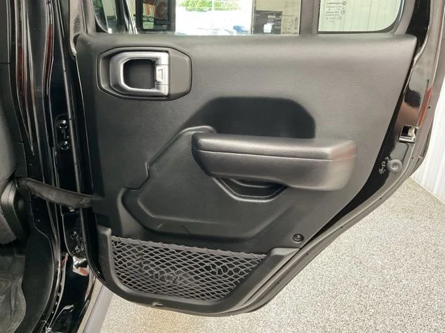 2020 Jeep Gladiator Crew Cab Rubicon 4WD - Image 22