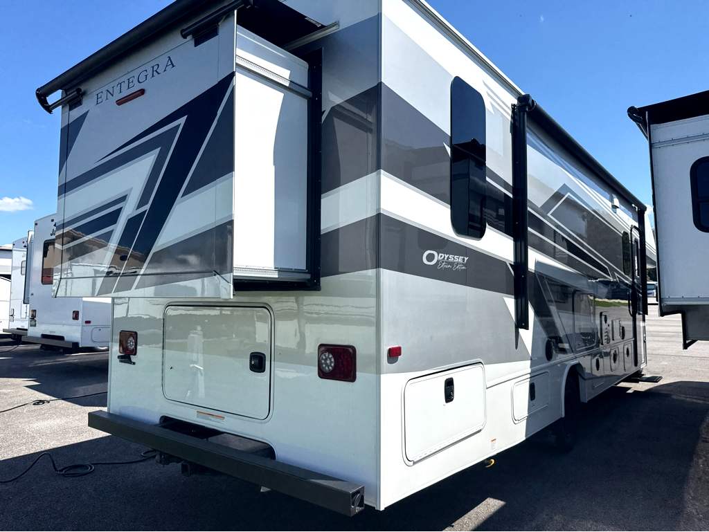 2027 ENTEGRA COACH ODYSSEY 30Z - Image 4