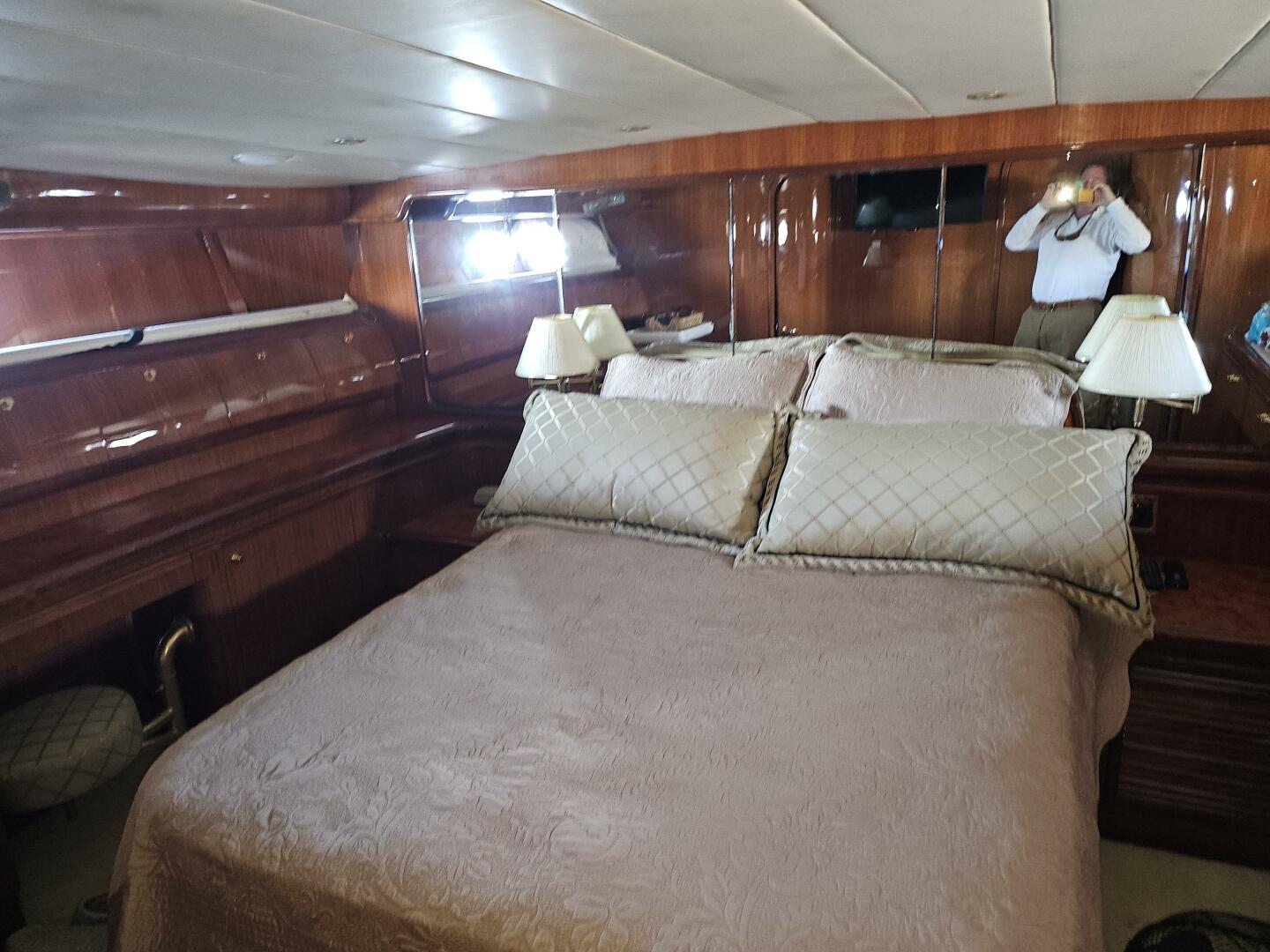 2003 Johnson Flybridge - Image 27
