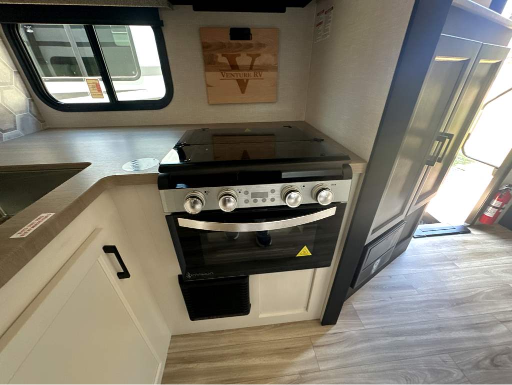 2026 VENTURE RV SPORTTREK STINGER 232VRL - Image 16