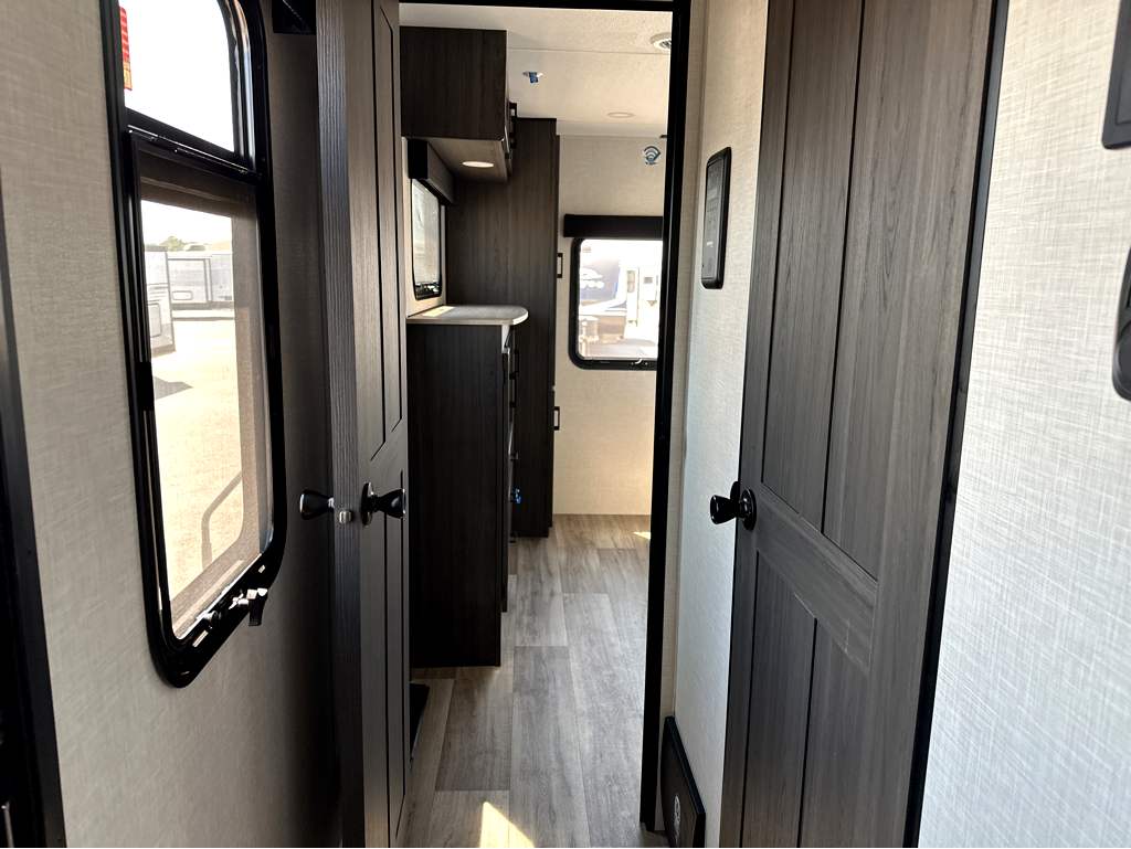 2026 VENTURE RV SPORTTREK 333VMI - Image 19