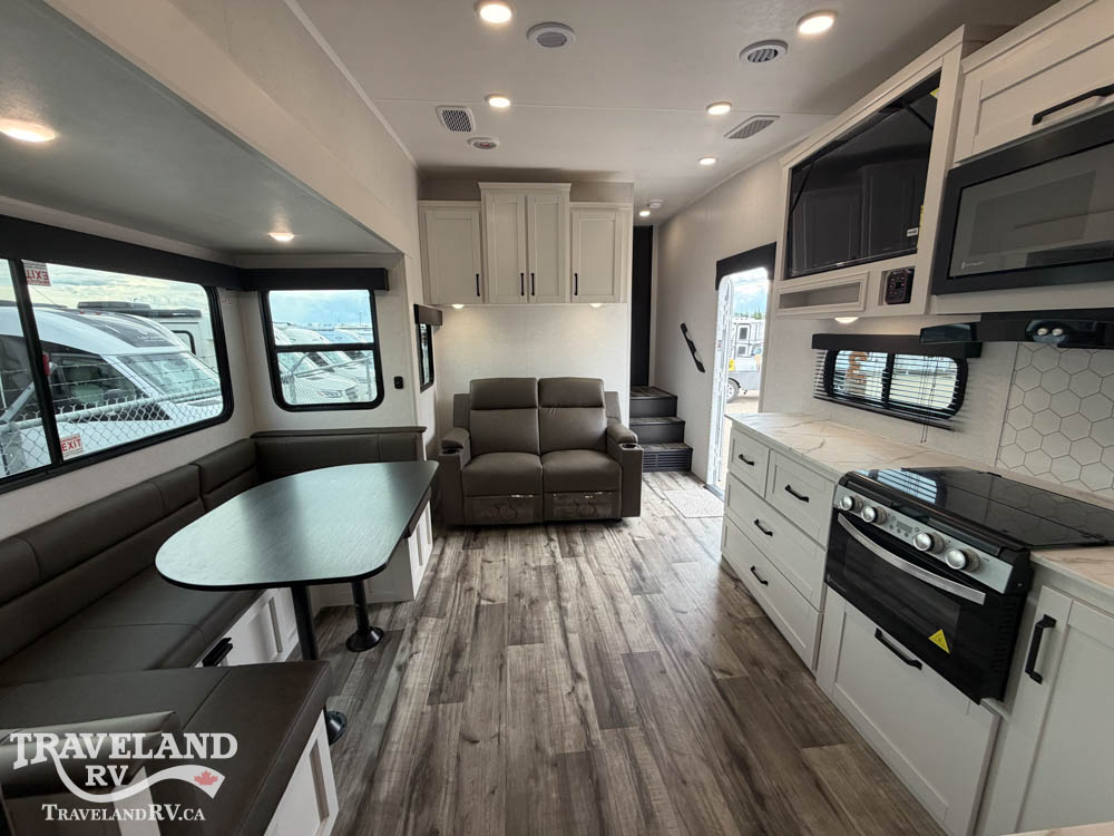 2027 Highland Ridge Roamer Light Duty 28DBSS - Image 4
