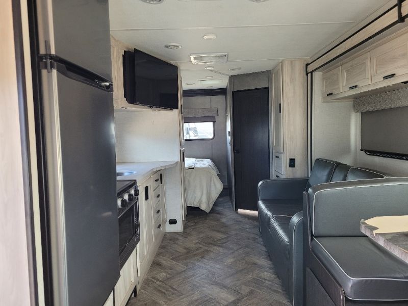 2023 Forest River Sunseeker 2550DS LE - Image 6