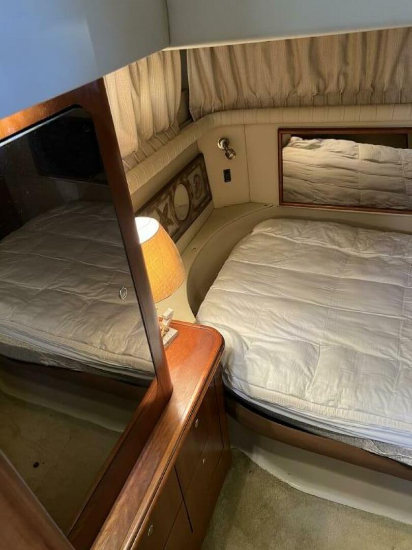2004 Cruisers Yachts - Image 24