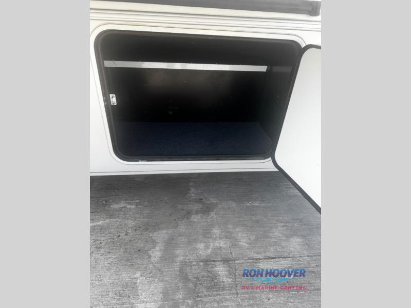 2022 WINNEBAGO 30T - Image 4