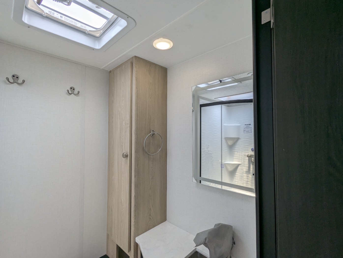 2026 Coachmen Entourage 340BH - Image 20