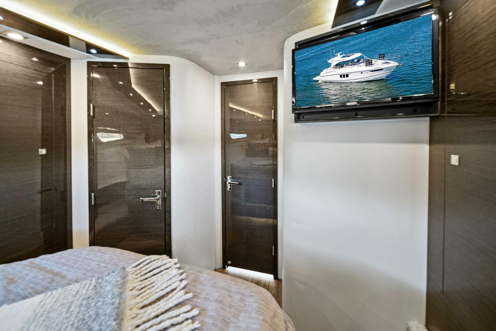 2019 Cruisers Yachts 45 Cantius - Image 45